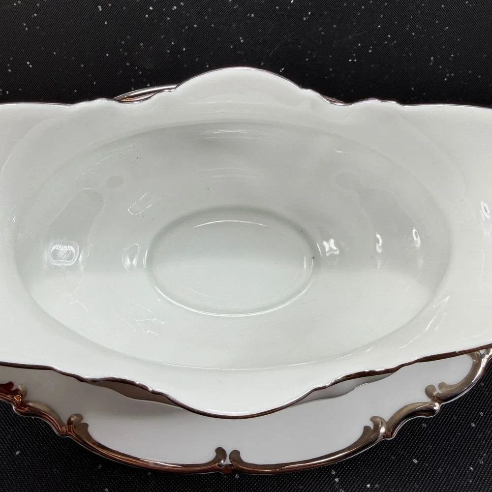 Hutschenreuther Selb Bavaria Pasco The Revere Gravy Boat Platinum Trim 8045 VTG